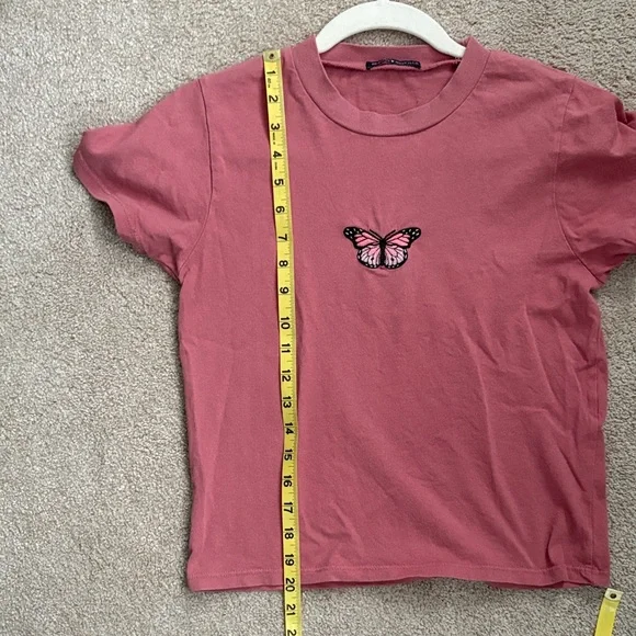 Brandy Melville Butterfly Embroidered Mauve/Pink Cropped T-Shirt - Picture 6 of 6